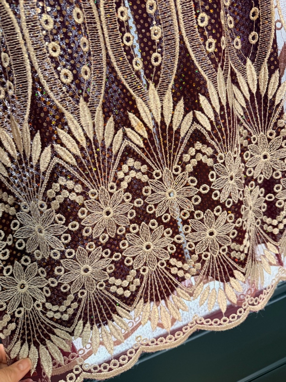 ✨ Vintage Sung USA Burgundy Gold Metallic Lace Gown – Size M – Made in USA ✨ - Picture 6 of 16